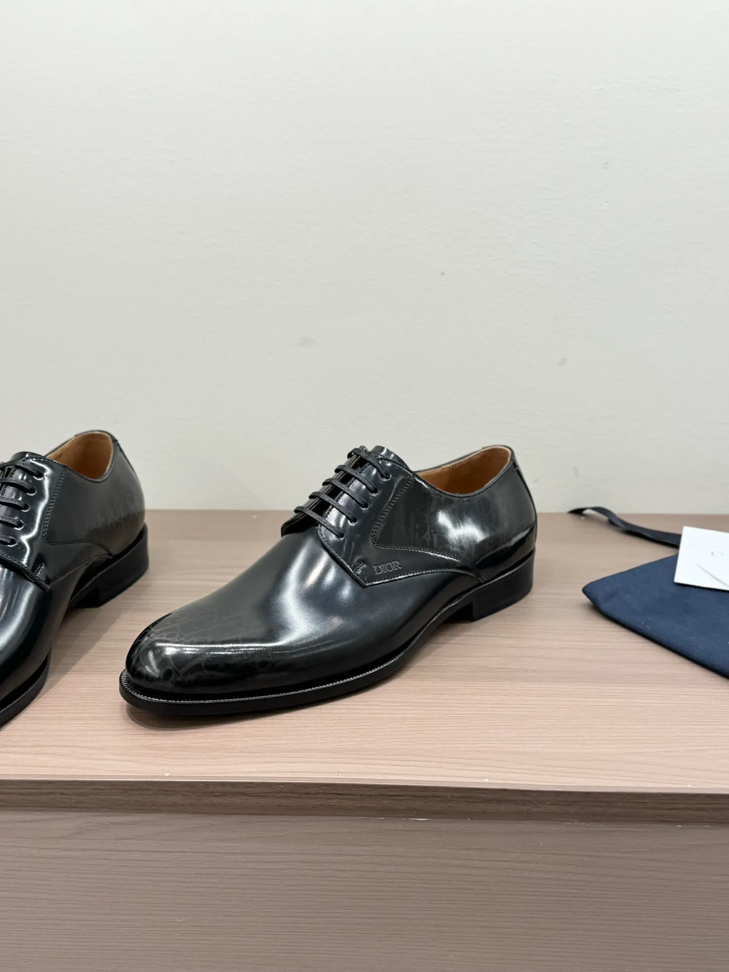 [Dior Dior] Top P: 960💰 Standard code 39-44 (38.45.46 custom-made, non-returnable and non-exchangeable) Dior Dior's latest high-end men's boutique casual leather shoes, imported cowhide upper, water-dyed cowhide lining, imported genuine leather outsole, perfect details, standard code 39-44 (38.45.46 custom-made, non-refundable and non-exchangeable),